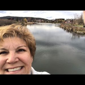 Meet your Posher, Leslie